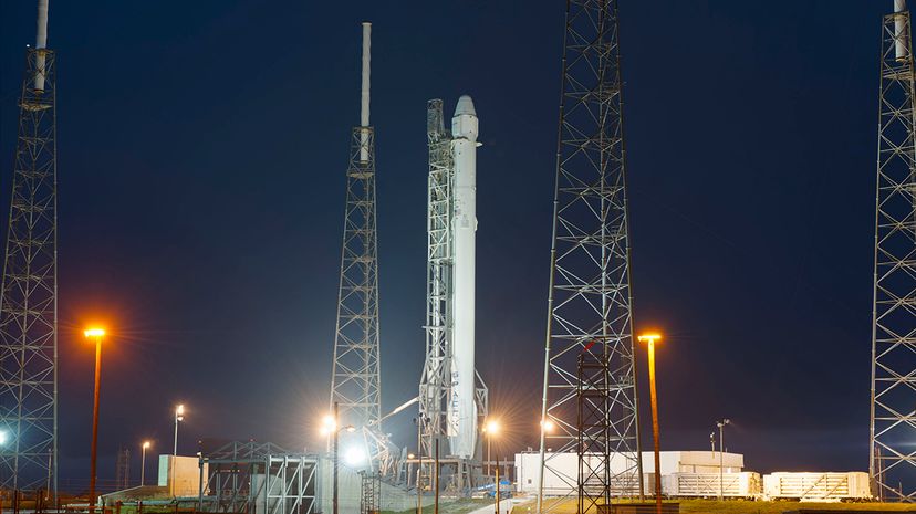 SpaceX发射Falcon 9火箭“width=