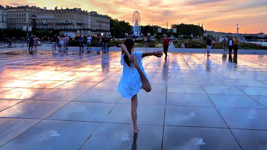 Bordeaux's Water Mirror Is Magical, Worth Visiting