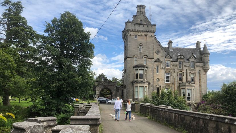 Overtoun Bridge on the approach to Overtoun House 