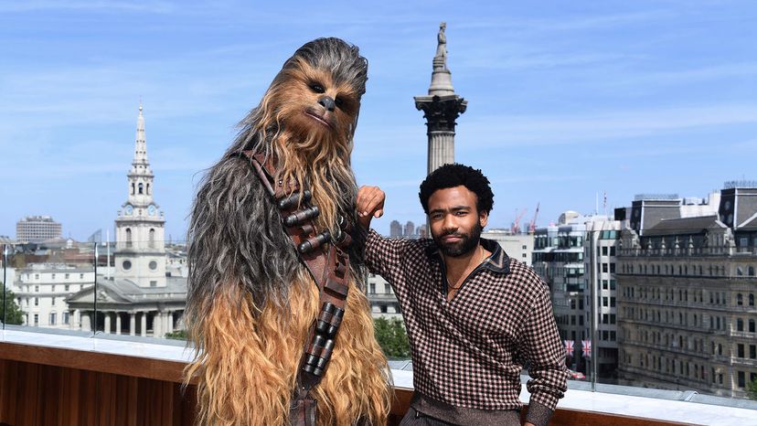 唐纳德·格洛弗（Donald Glover）和Chewbacca“width=