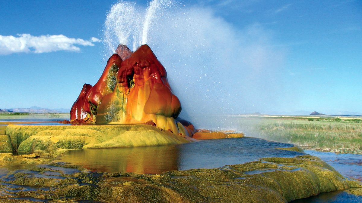 Nevada's Fly Geyser Is a Manmade Wonder | HowStuffWorks