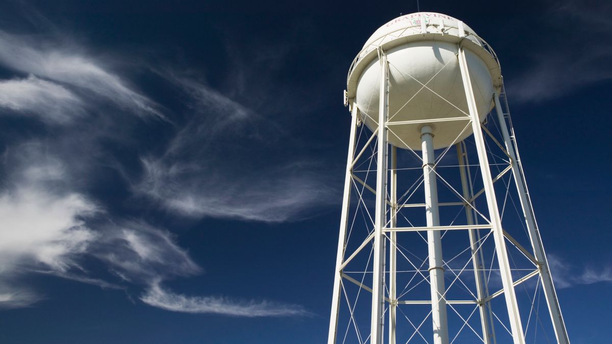 Why don't water towers freeze solid in the winter?