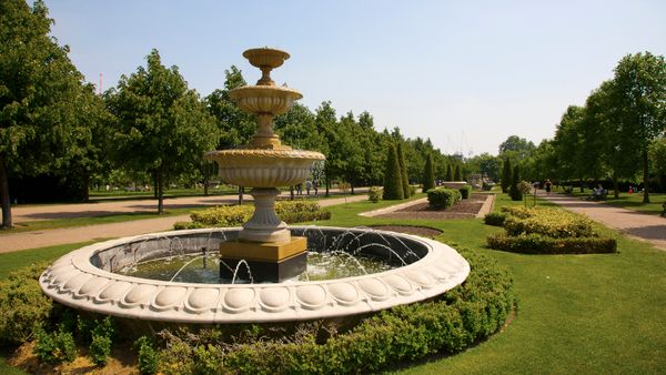 An image of a fountain.