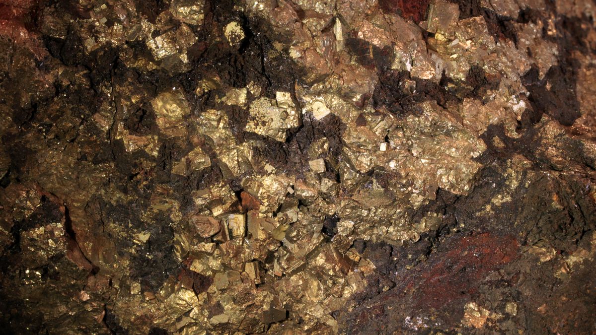 how much money is there in gold in the world