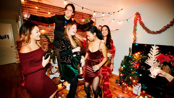 10 Tips for Hosting a Holiday Party - Dual Electronics