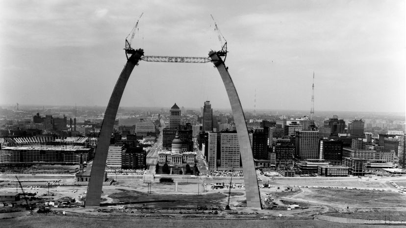 How the St. Louis Arch Stands Against All Odds