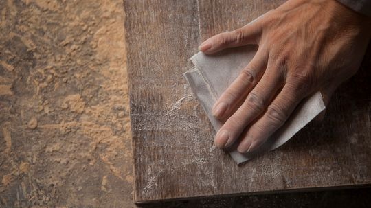 How does the sandpaper numbering system work?