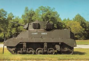 M-5光,1942年这里配备37毫米主炮18新利最新登入和三个勃朗宁机枪。”width=