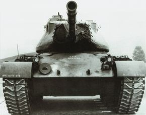 M-47巴顿中型坦克和它的前身M-46是由M-26潘兴重型坦克发展而来。＂width=