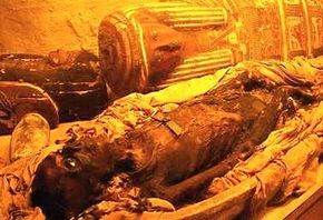 Mummy Image Gallery An open mummy case reveals mummified remains inside. See more mummy pictures.