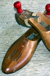 wood shoe tree