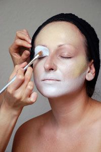 Makeup primer is often applied to increase longevity of other makeups applied over top.