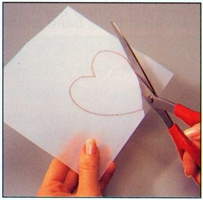 ©2007 Publications International, Ltd. Use scissors to cut out a quilt template.