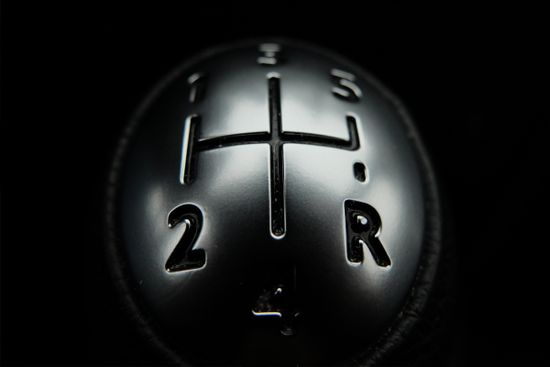 手动变速器是速度比自动化吗?”class=