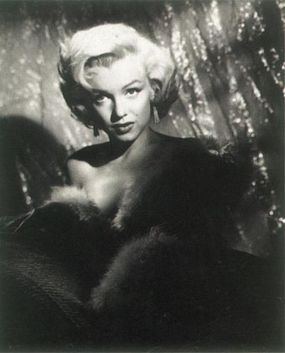 Fox emphasized the glamorous aspect of Marilyn's nature.