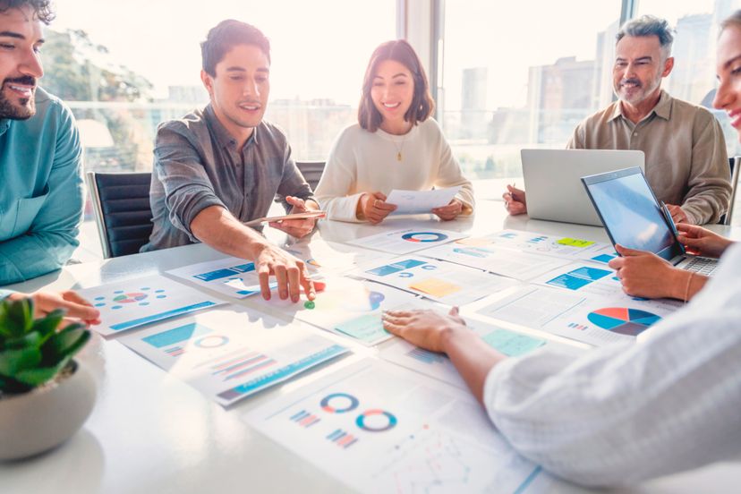 a group of employee discussing about their market research