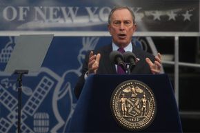 纽约市长迈克尔·彭博（Michael Bloomberg）于2010年1月1日在纽约市市政厅宣誓就职后发表了他的就职演讲。“width=