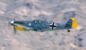 Messerschmitt BF 109的设计原则是后来定义的肌肉车：小框架，巨大的动力装置。该公式为此而努力，也许是第二次世界大战战斗机中最好的。“width=