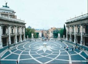 Piazza del Campidoglio路面设计（1538年开始）。“border=