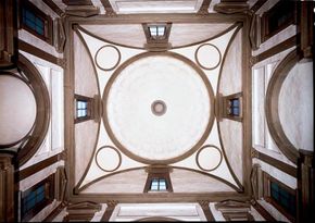 在佛罗伦萨的圣洛伦佐（San Lorenzo）可以看到米开朗基罗（Michelangelo）的Medici Chapel Dome（1519-34）。“border=