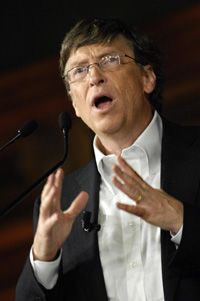 微软创始人比尔·盖茨（Bill Gates）定义了我们如何使用计算机。查看更多比尔·盖茨图片。“width=