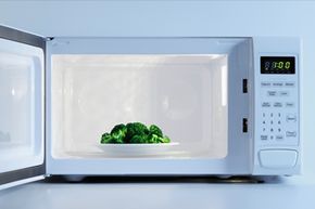 4 myths and truths about microwaving food