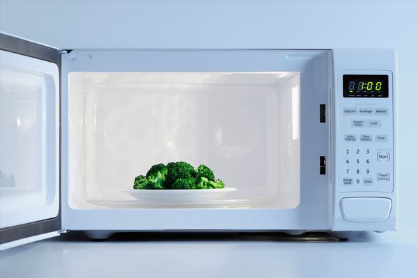 5 Reasons People Still Refuse to Own a Microwave Oven