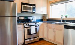If the refrigerator, stove and sink are close together, cooking and cleaning will be much easier.
