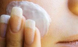 Top 5 Tips for Moisturizing Oily Skin | HowStuffWorks