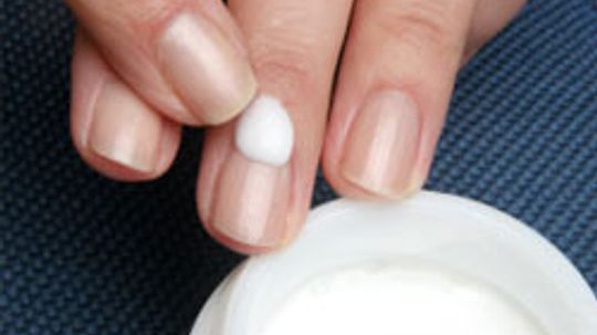 How to Moisturize Your Nails