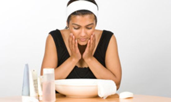 小贴士:这是正常的洗后你的脸变红了吗?”class=