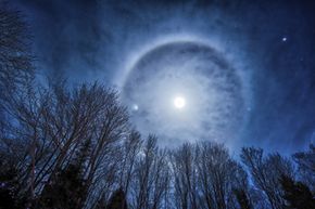 A cloud ring around the moon