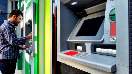 How does ATM skimming work?