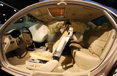 Display of Hyundai airbag system.