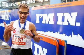 Dean Karnazes puts the MOTOACTV through its paces by wearing it during a marathon.