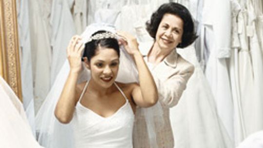 What are the mother of the bride's responsibilities?