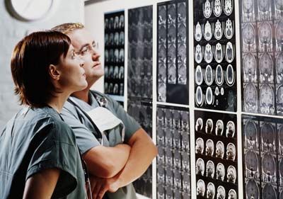 doctors examine mri scan
