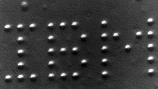 Can nanoscopic machines manipulate atoms?