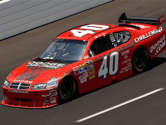 18新利最新登入纳斯卡车手如何与维修站工作人员沟通?＂class=