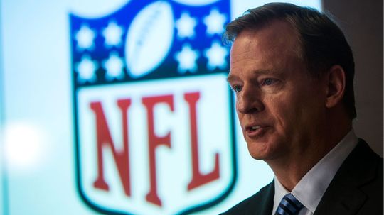 How does the NFL salary cap work?