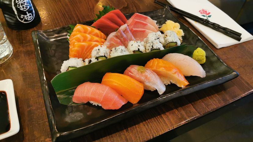 nigiri vs sashimi