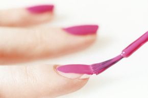 指甲油。”width=