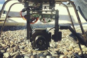 像这样的警用无人机上已经使用了多年的摄像头——知道爬行者也想使用这项技术也就不足为奇了。＂border=
