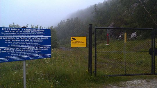 Norway's Ridiculously Short Border Fence