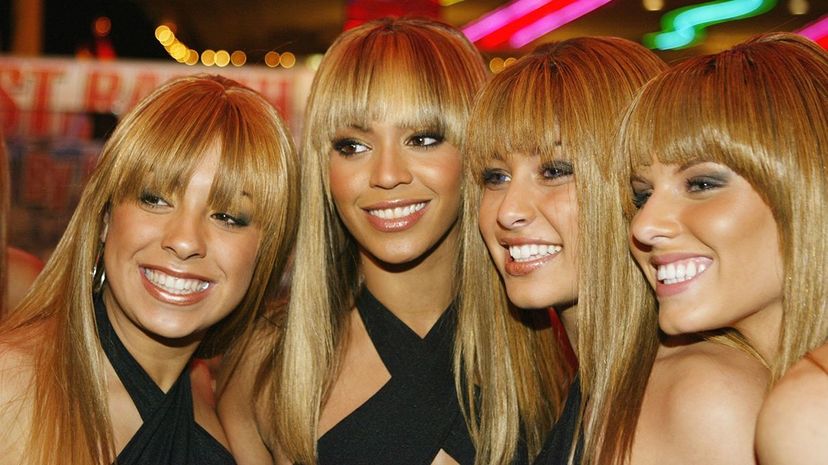 Beyonce and her doppelgangers pose for a photo. Carlo Allegri/Getty Images