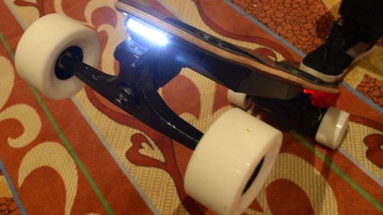 最接近真实Hoverboard:电动滑板得到法律、砍”border=