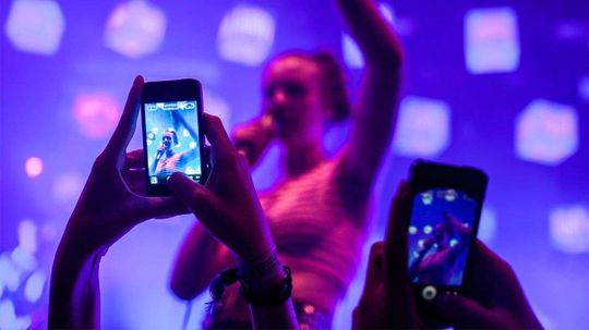 Put Those Phones Down, Concertgoers, or Apple May Do It for You