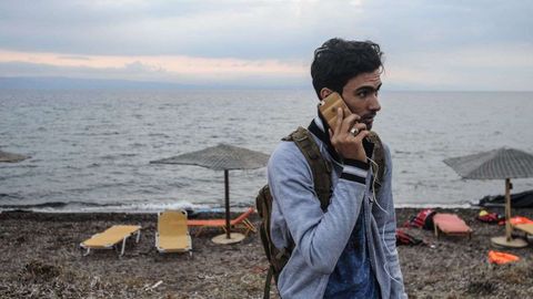 Refugees Survive on Aid and Apps - Vimarsana News