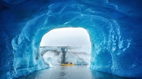 Glacier Cave Explorers Hunt Vanishing Beauty, Scientific Evidence