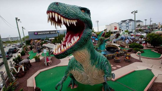 赢得绿色风衣:在现实世界的迷你高尔夫球场”class=